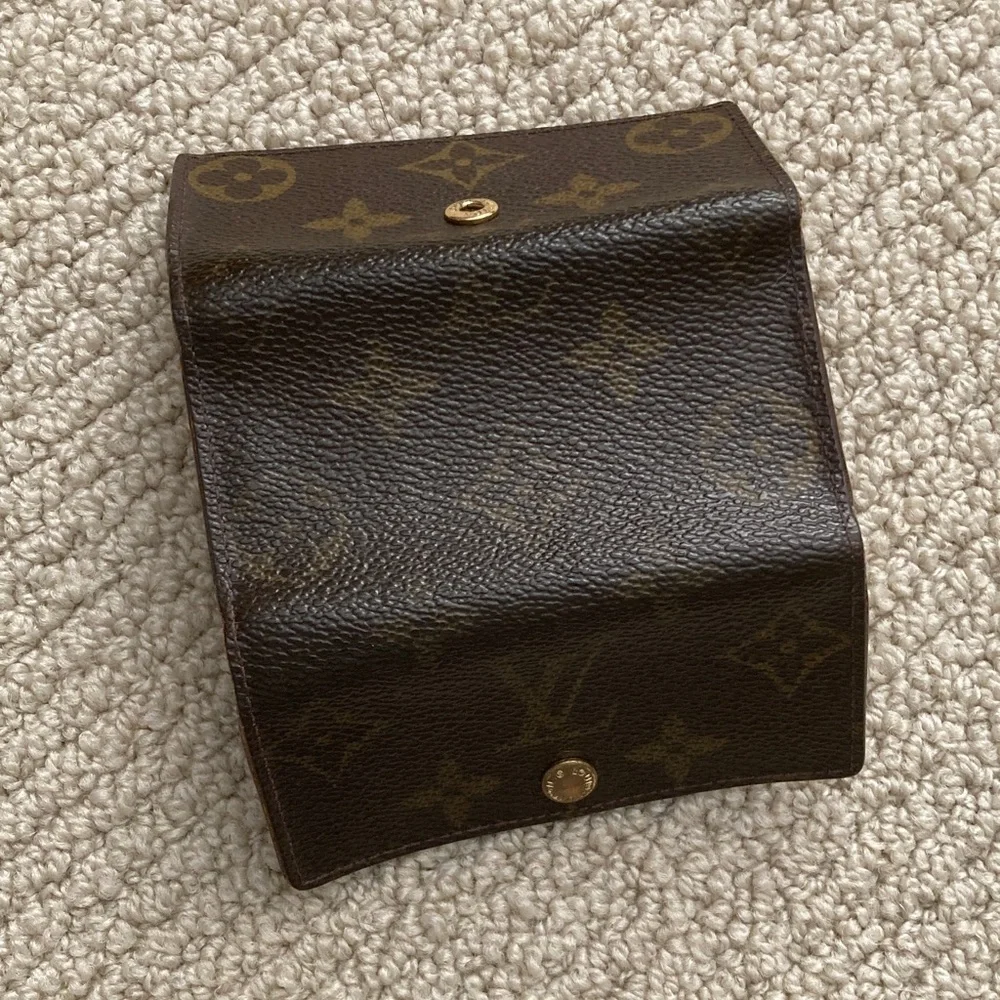 Louis Vuitton Dark Brown Monogram Key Holder Authentic GUC
